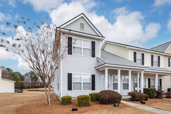 Building Photo - 3 Bedroom, 2.5 Bathroom Townhome in Lakes of Summerville - Summerville