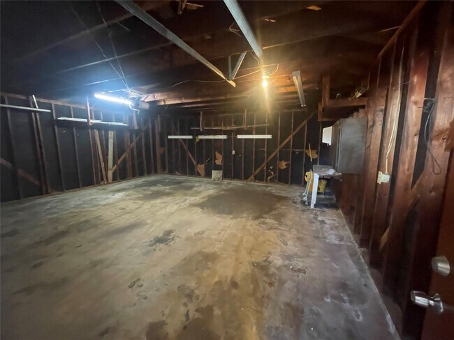 Building Photo - 302 Yorkshire Ct