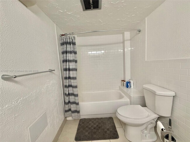 Building Photo - 1670 NE 191st St