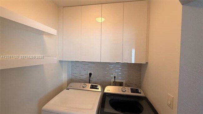 Building Photo - 1830 Radius Dr