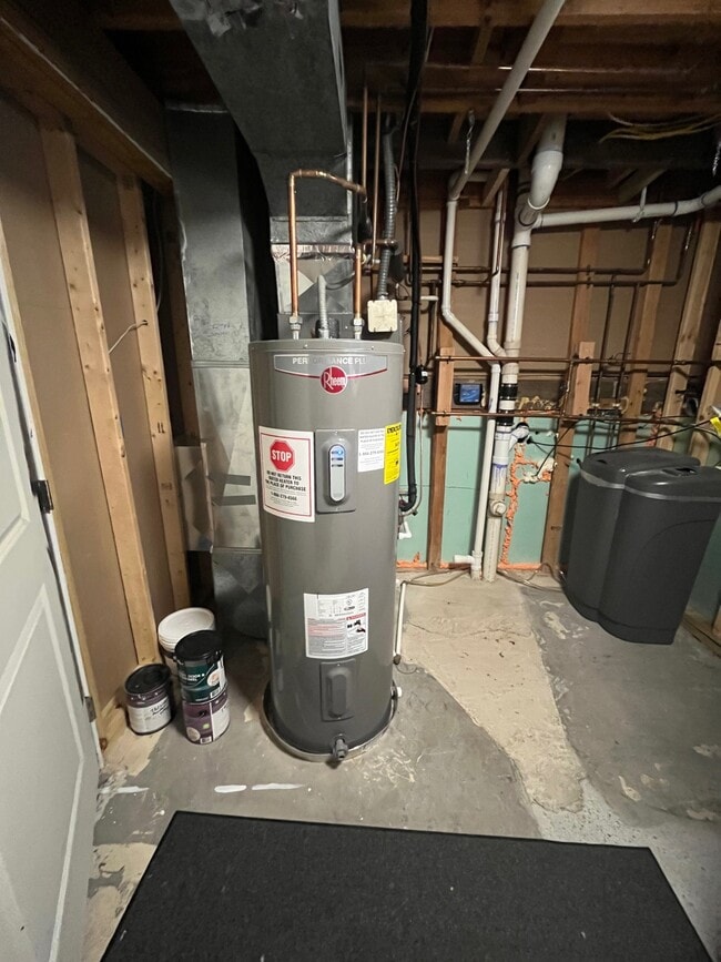 Building Photo - 4235 Straight Arrow Rd