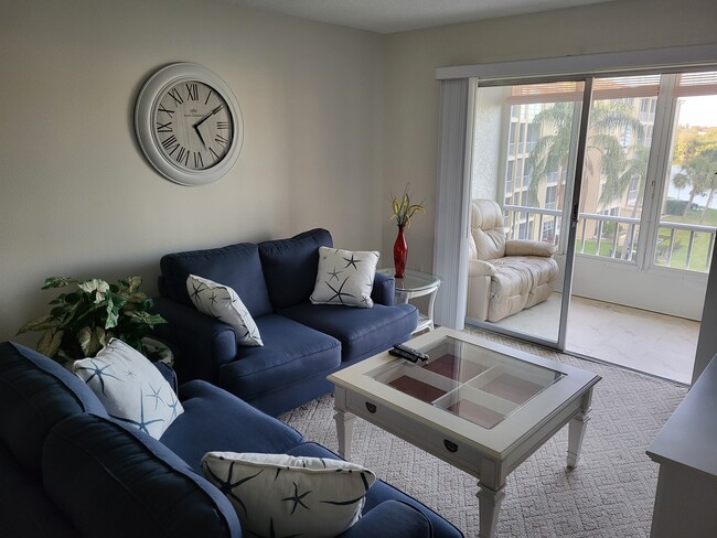 Living g Room leading to Enclosed Porch - 3943 Lake Bayshore Dr