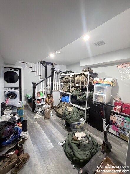 Building Photo - 156 Hillside St