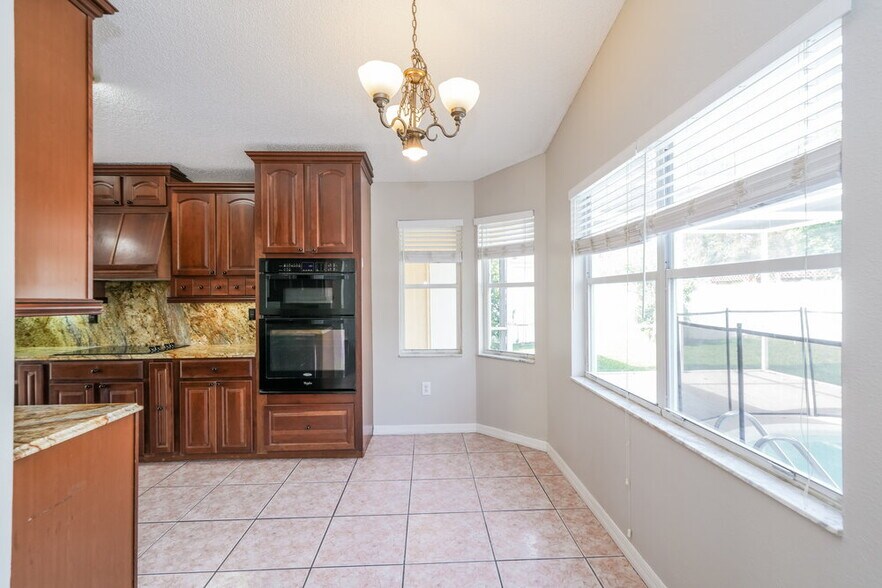 Building Photo - 9233 Buena Mesa Dr
