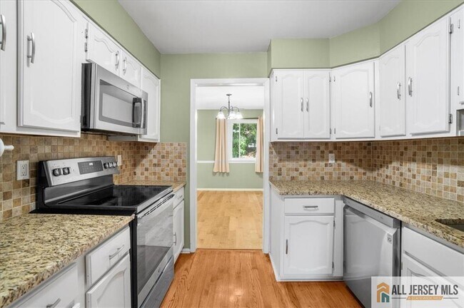 Building Photo - 73 Tennyson Dr