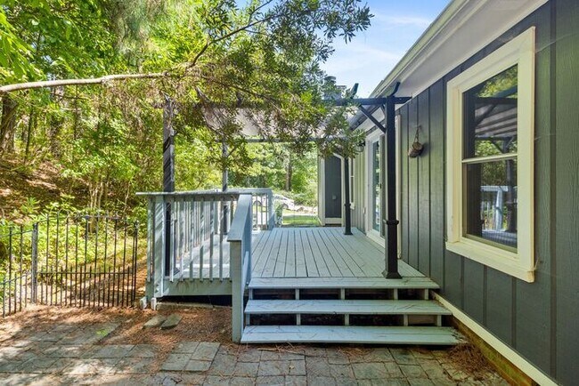 Building Photo - 3294 Florida Dr