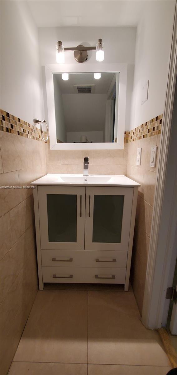 Building Photo - 6518 SW 129th Ave