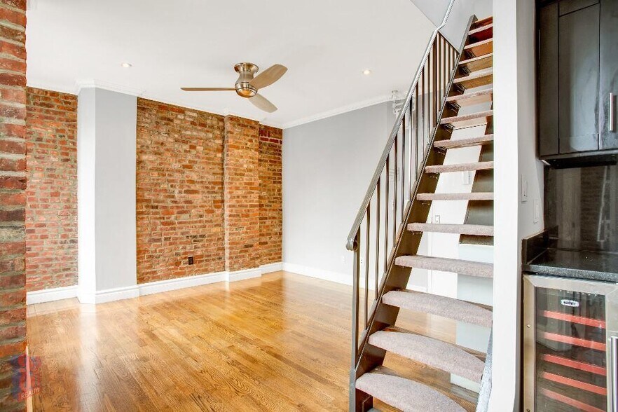 Building Photo - 234 Mott St
