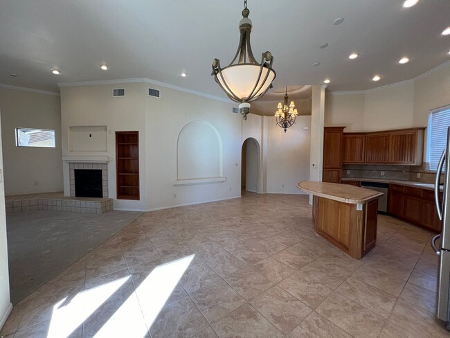 Building Photo - 3 BEDROOM IN LA QUINTA!