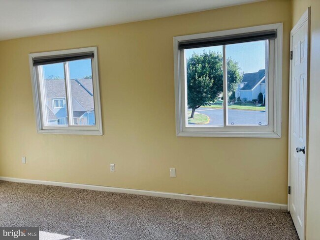 Building Photo - 145 Roskeen Ct