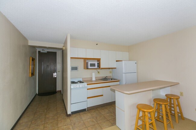 Building Photo - Marine Surf - Studio 1b 1parking! in Waikiki