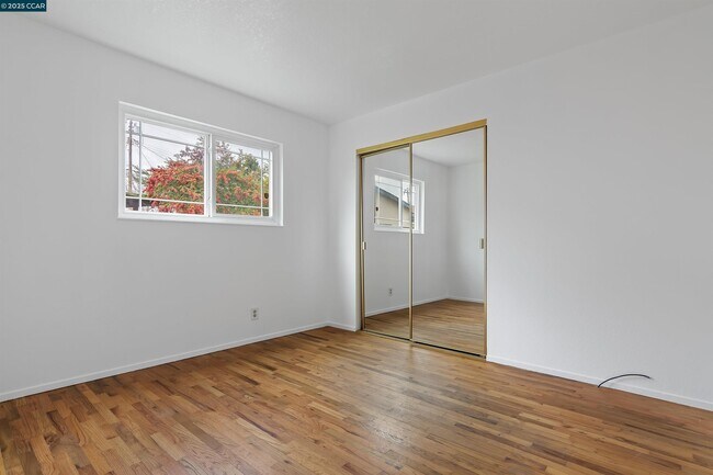Building Photo - 2111 Shasta Dr