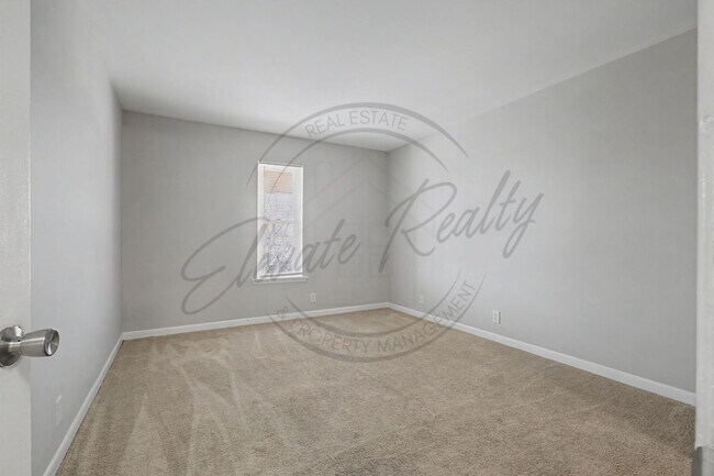 Building Photo - SPRING SPECIAL!! FIRST MONTH FREE on this Two Bedroom Condo, Second Floor, across from Madison Pa...