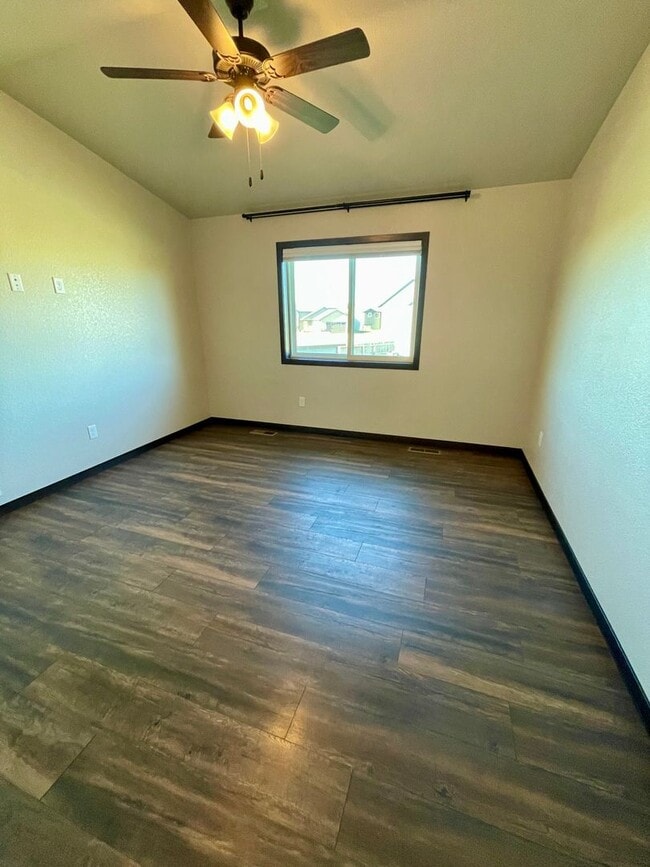 Building Photo - * GAME-CHANGING-MOVE-IN-SPECIAL * 4 Bedroom, 3 Bathroom with Office for Rent