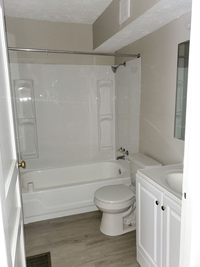 Building Photo - 3 BEDROOM SINGLE FAMILY HOME