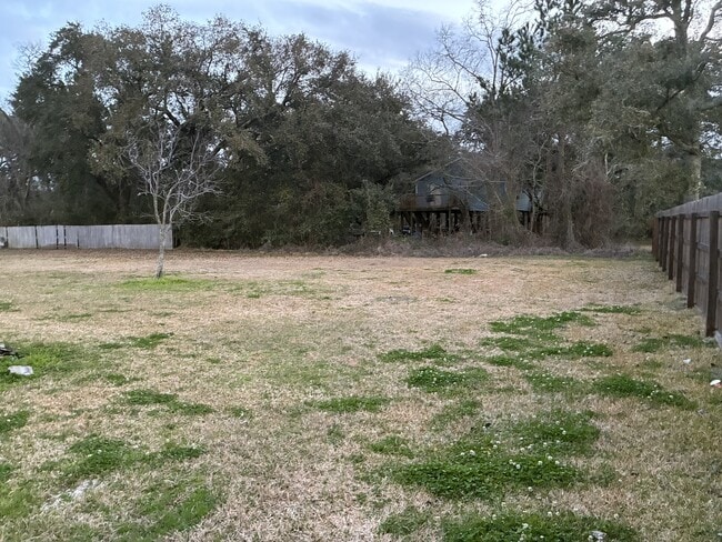 Building Photo - 389 Clark Ave