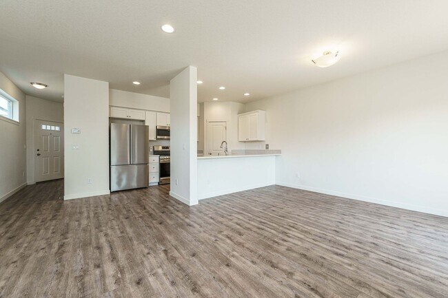 Building Photo - Light, Bright & Move-In Ready – 3BR Gem in Prime Ridgefield Location!  (Pet Friendly)