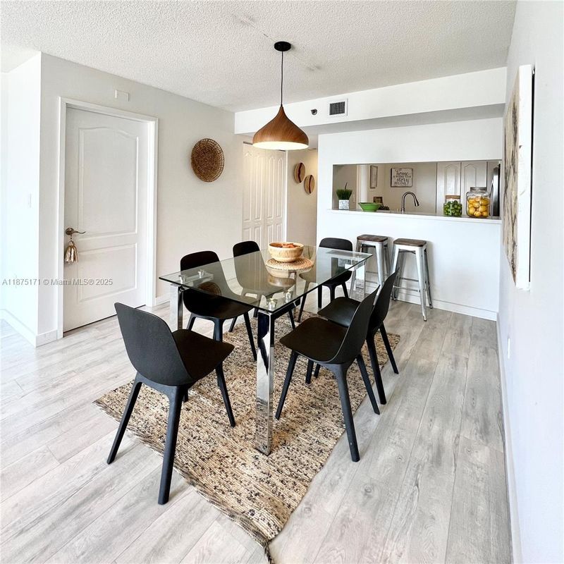 Building Photo - 5757 Collins Ave