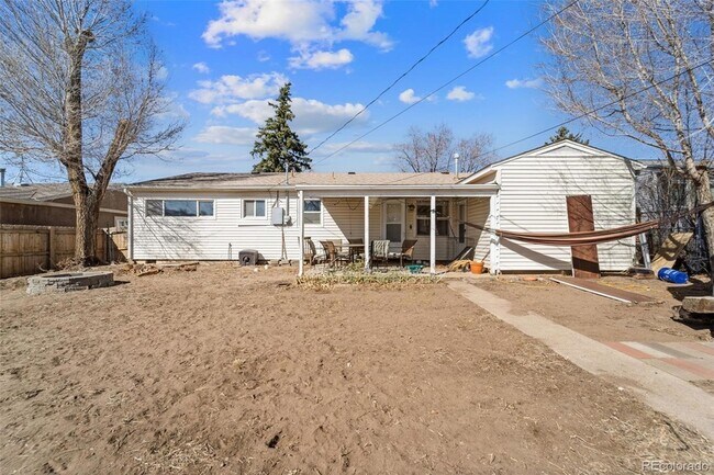 Building Photo - 305 Maplewood Dr