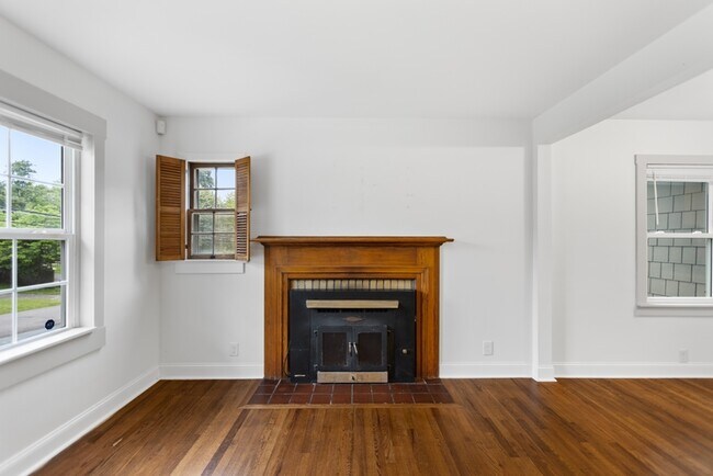 Building Photo - 2123 Fenwood Dr