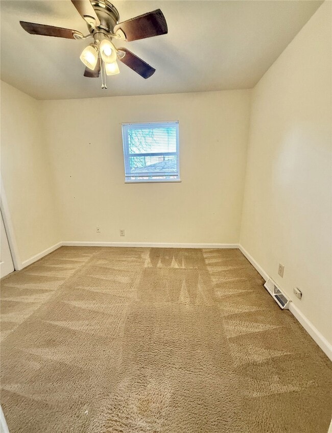 Building Photo - 206 Liberty Dr