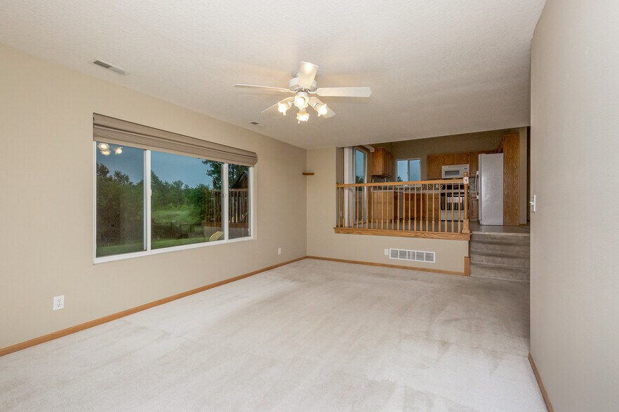 Building Photo - 505 SE Crabapple Dr