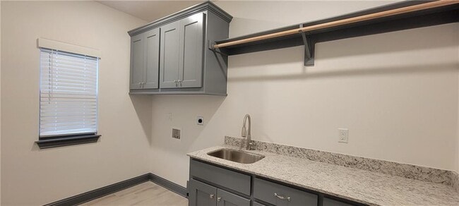 Building Photo - 240 Vicks Cir