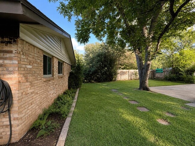 Building Photo - 2303 Remuda Trail