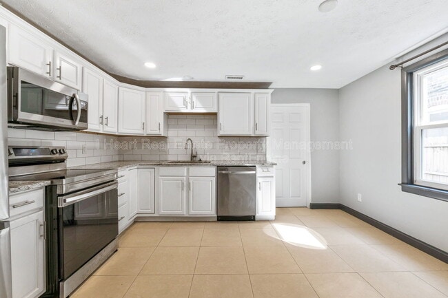 Building Photo - 957 Harrison Ave