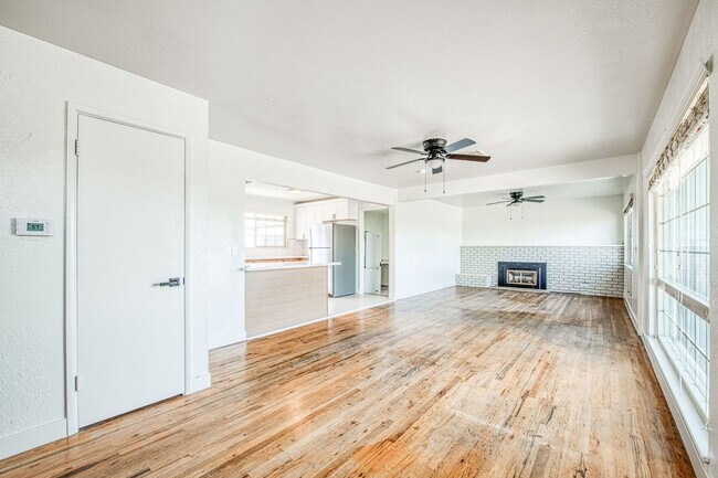 Building Photo - Adorable 3 BR 1 BA Home In A Well Desired Clovis Neighborhood - Available Soon!