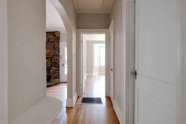 Building Photo - 519 S Reese St