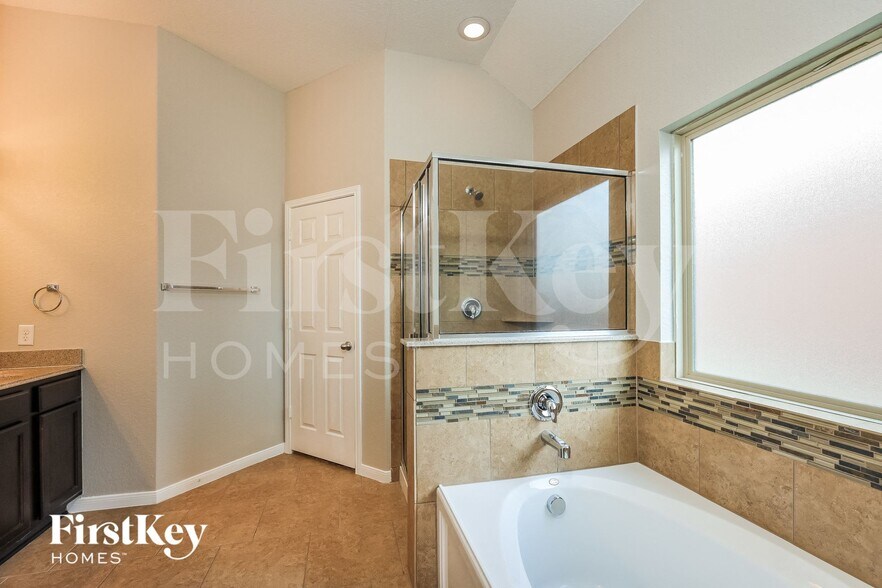 Building Photo - 8909 Palmetto Pk