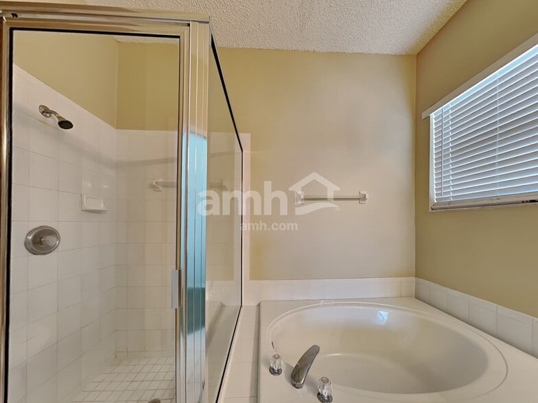 Building Photo - 451 Sand Ridge Dr