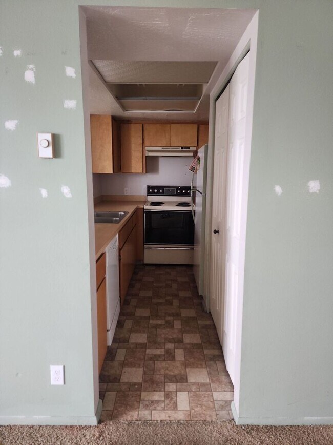 Building Photo - 171 College Way