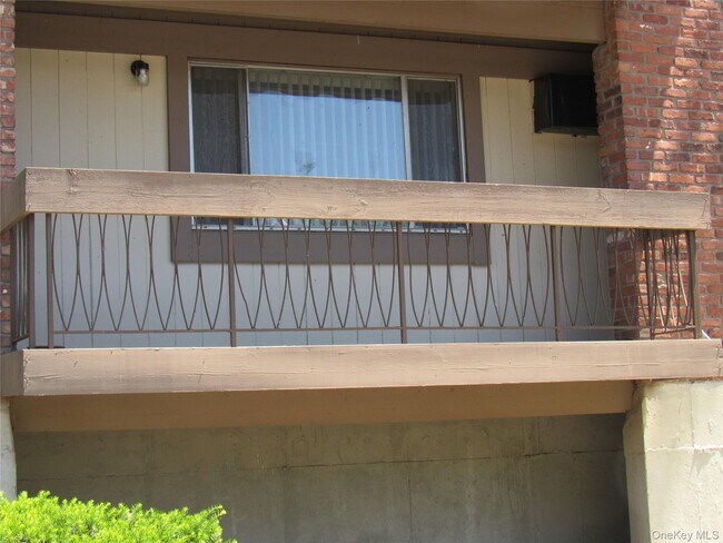 Building Photo - 7 N James St