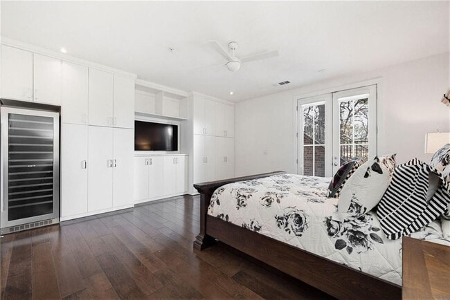 Building Photo - 3573 Parkside Wy