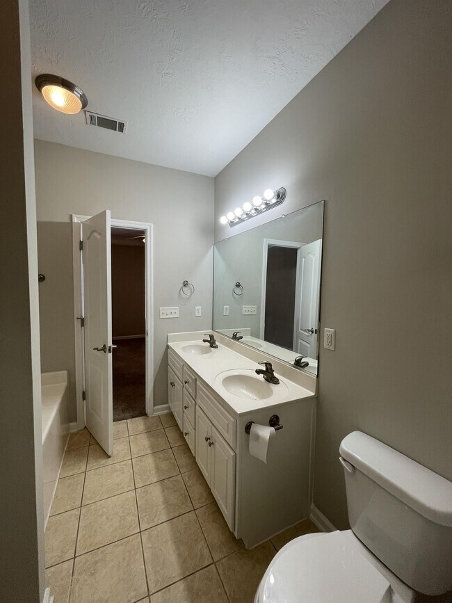 Building Photo - 4306 E Barcelona Way