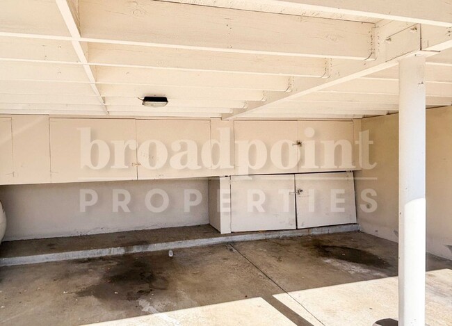 Building Photo - 12154 Rancho Bernardo Rd