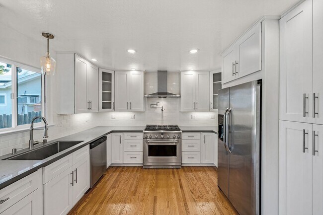 Building Photo - One level home Crockett, magnificent VIEWS