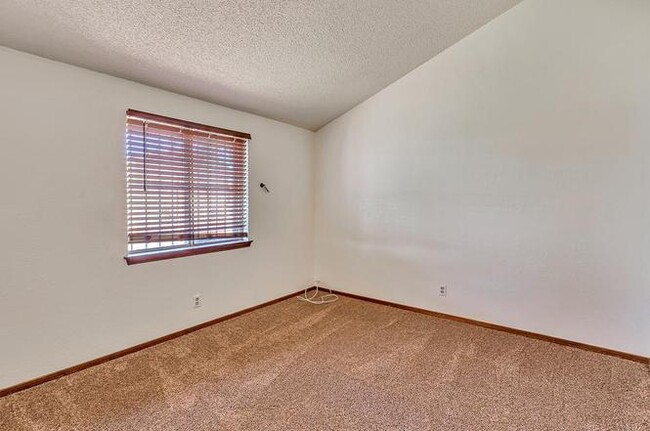 Building Photo - 4886 Maureen Cir