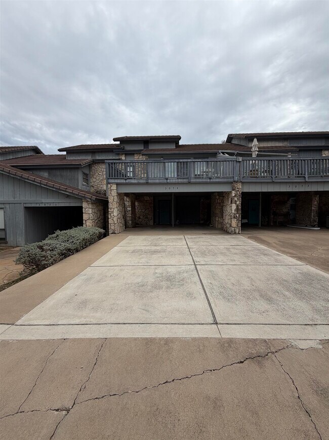 Building Photo - 307 Crestview