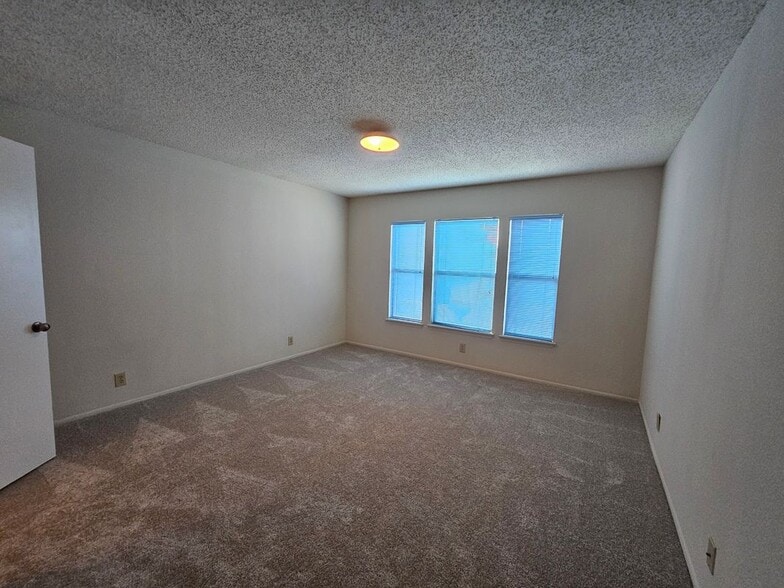 Building Photo - 11306 Gunlock