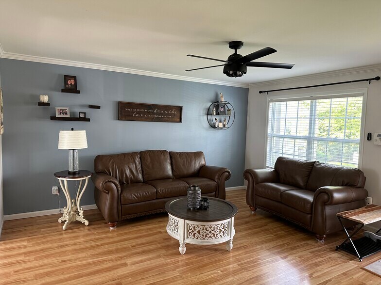 Building Photo - 5482 Rinker Cir