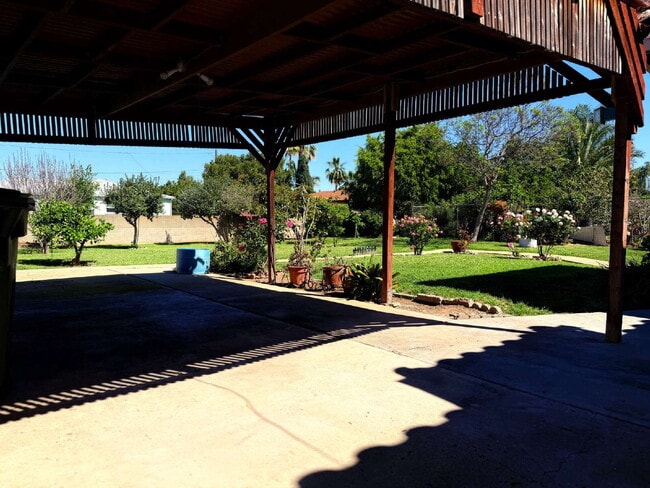 Building Photo - Beautifully Remodeled 4 Bed / 2.5 Bath Home for Rent – National City (ADA Friendly)