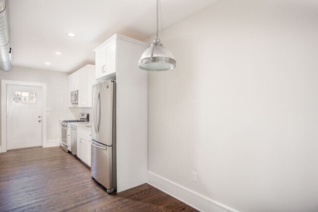 Building Photo - RENOVATED FROM TOP TO BOTTOM 2BD/1BATHS - ...