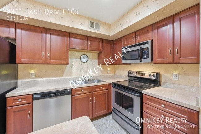 Building Photo - 2311 Basil Dr