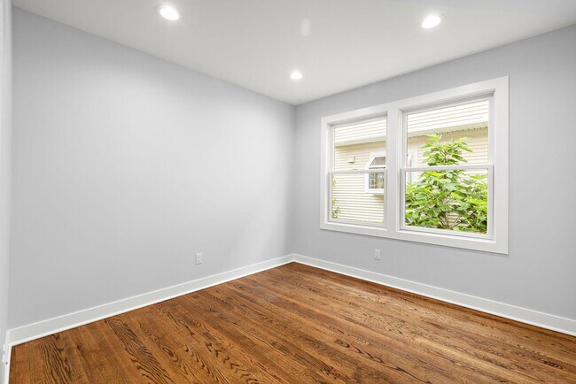 Building Photo - 44 Linden St