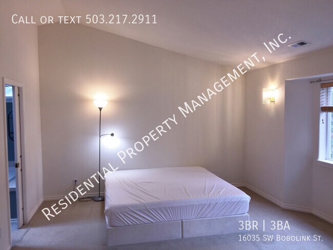 Building Photo - 16035 SW Bobolink St