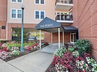 Building Photo - NEWPORT NEWS - STUNNING APARTMENT IN  THE ...
