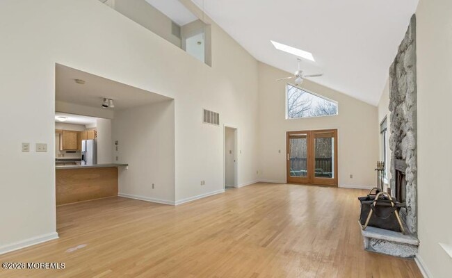 Building Photo - 102 Demmy Ave